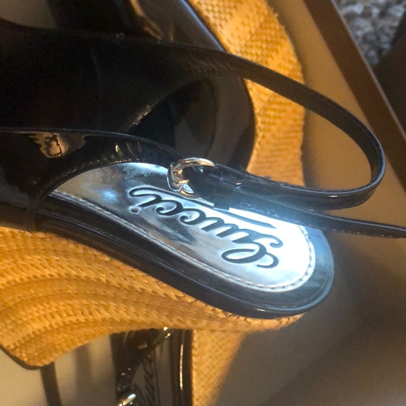 Gucci black patent peep toe wedges size 40 - Picture 6 of 7